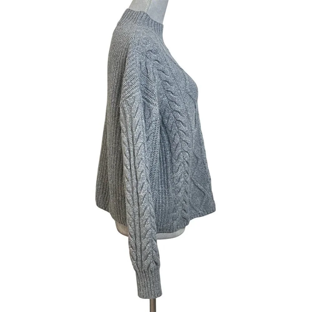 Old Navy Cable Knit Cropped Sweater Women’s M Gray Cozy Comfy Winter